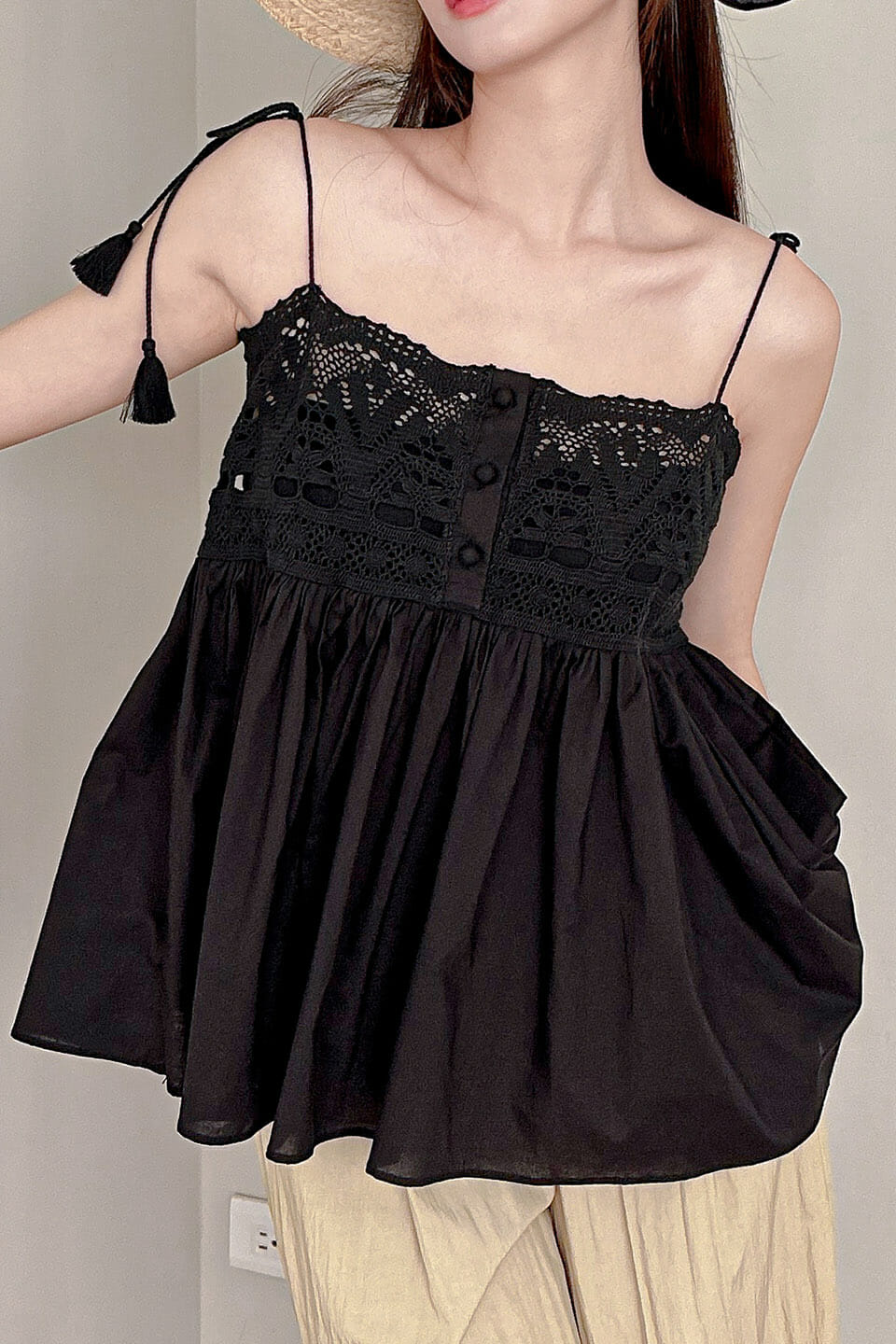 23MAY#26 鏤空鉤織細肩背心